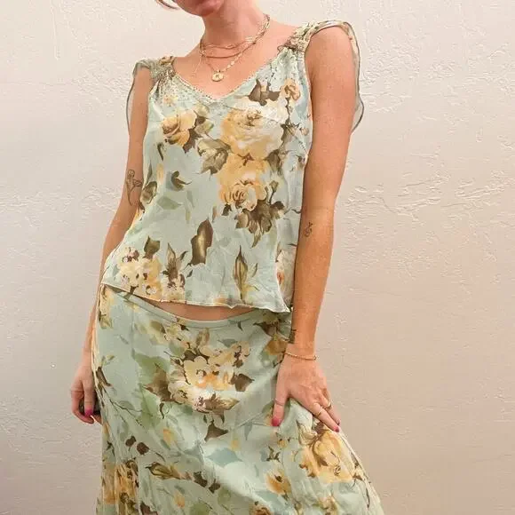 Vintage Y2K Adrianna Papell 100% Silk Floral Frilly Skirt + Tank Set - Picture 7 of 10